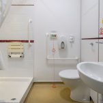 Private en-suite in hospital room