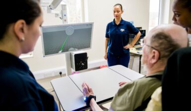 Patient taking part in cognitive virtual therapy