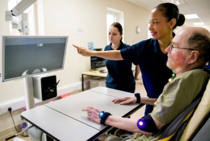 Support from staff during virtual reality therapy